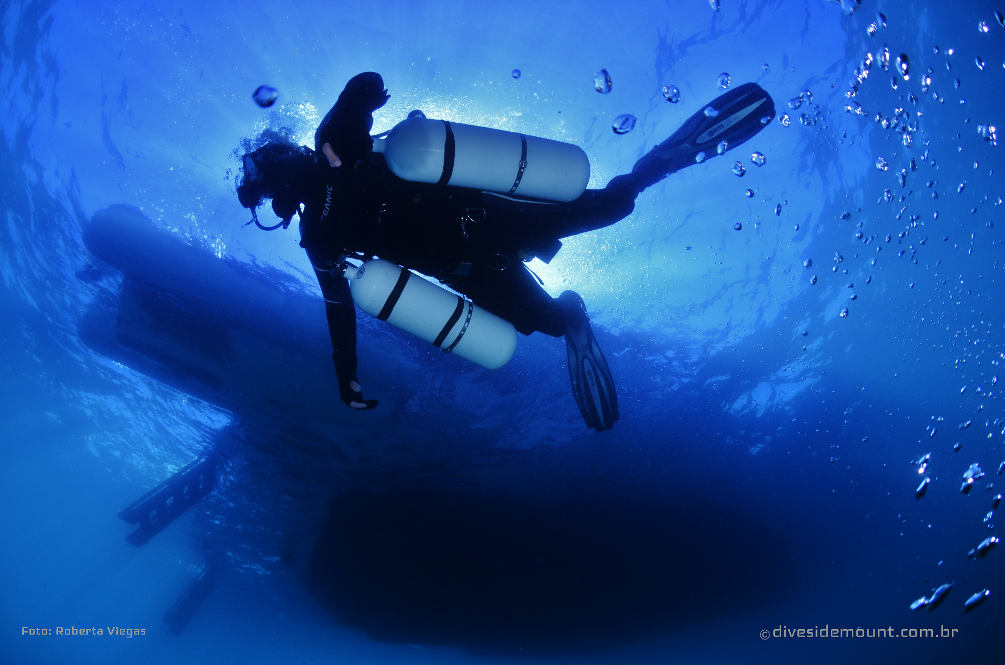 Rodrigo Neuenschwander em mergulho sidemount